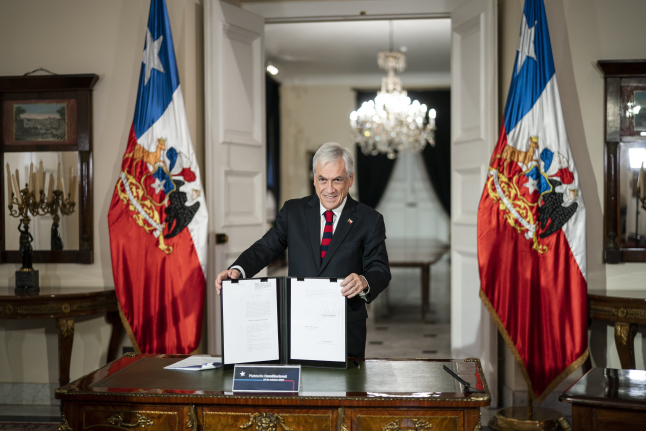 Presidente promulga calendario electoral para el plebiscito tras aprobación de la Cámara de Diputados y el Senado