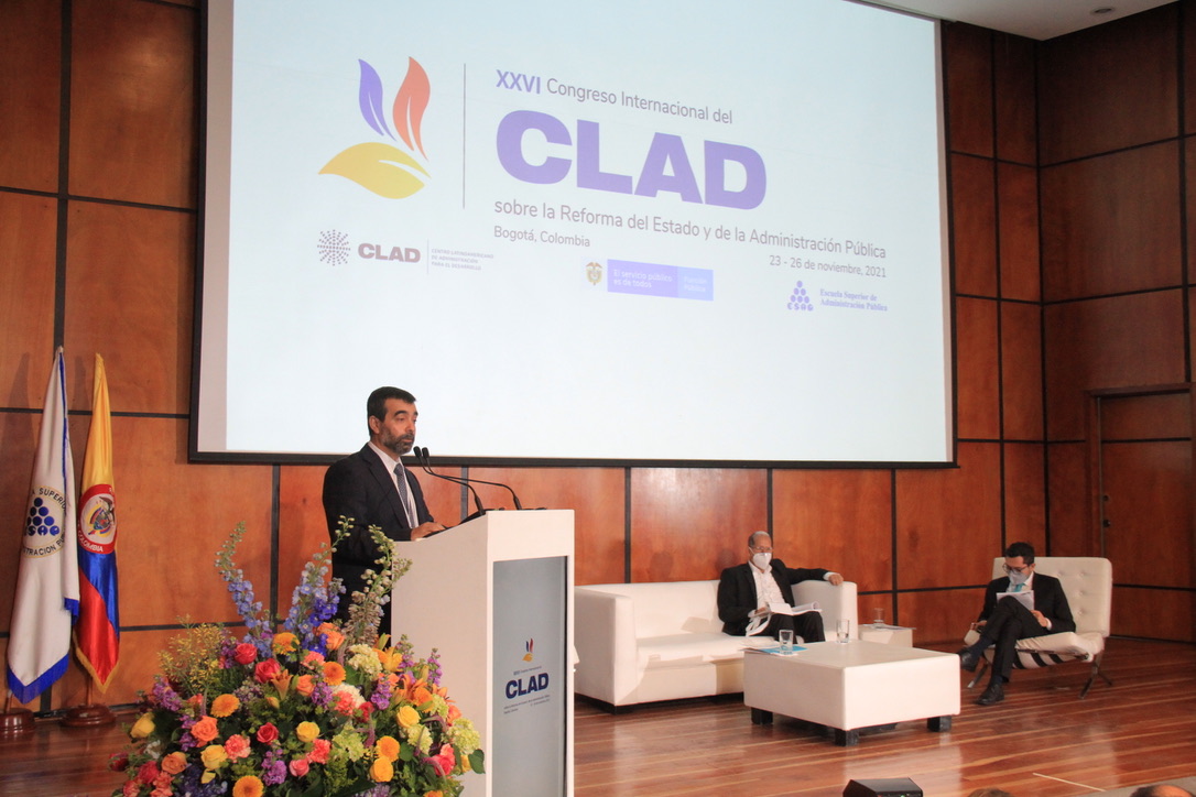 Chile participa en congreso internacional sobre reformas del Estado y Administración Pública en Colombia