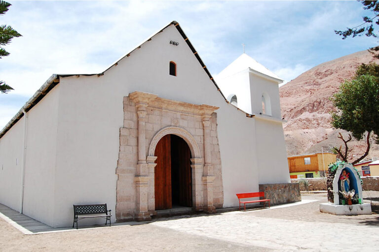 IGLESIA DE SANTO TOMAS DE CAMIÑA, comuna Camiña Programa Puesta en Valor del Patrimonio